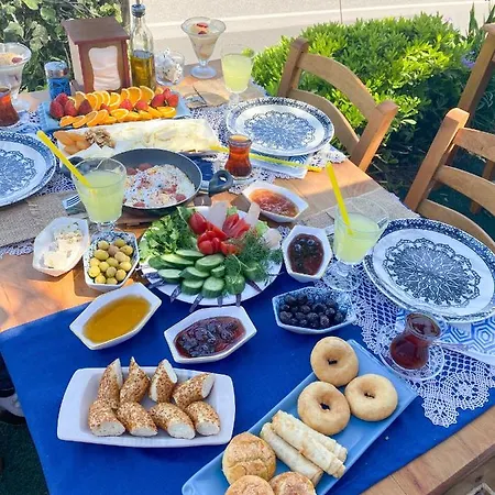 Hotel Lacivert Ayvalik