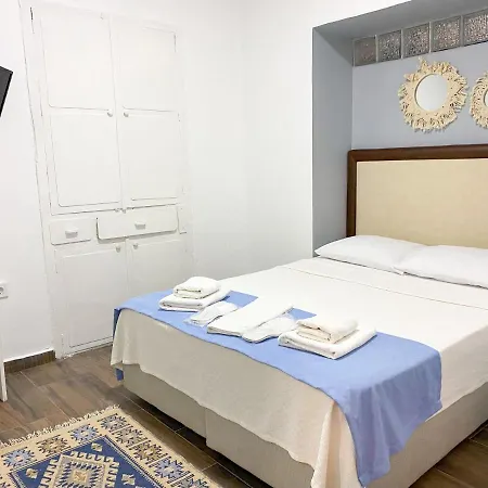 Lacivert Hotel 3*