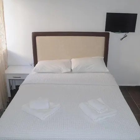 Lacivert 3* Ayvalik