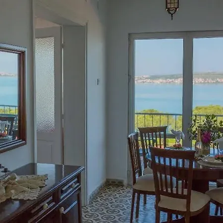 Lacivert Ayvalik