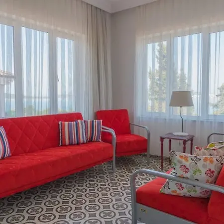 Lacivert 3* Ayvalik